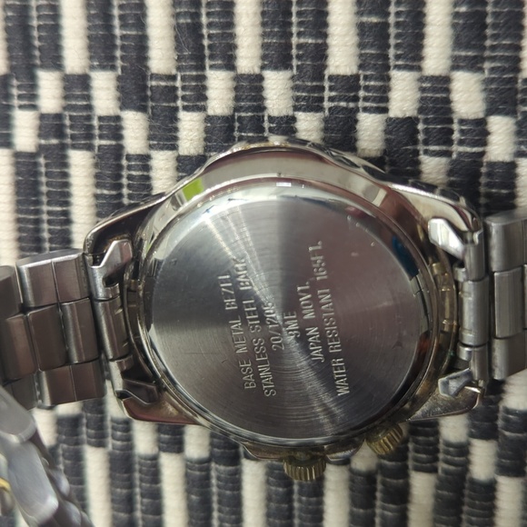 Armitron chronograph moon faced watch - Picture 3 of 3